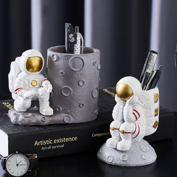 Astronaut Pen Holder Figurines for Interior Decoration Desk Bookshelf Office Astronaut Statues Gift For Man Boyfriend