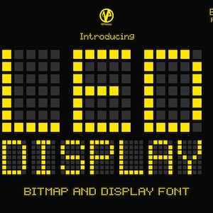 Op de afbeelding: Zwarte achtergrond met de woorden "LED DISPLAY" in een pixelachtige lettertype. De letters zijn gemaakt van gele en grijze vierkanten. De tekst "Introducing" en "BITMAP AND DISPLAY FONT" zijn ook aanwezig. Bonusbestand inbegrepen.