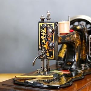 Beautiful Victorian Antique Bradbury Hand Fiddlebase Sewing Machine with Case