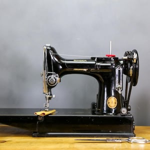 Excellent Serviced 1952 Singer 221k Featherweight Sewing Machine + Case + Warranty