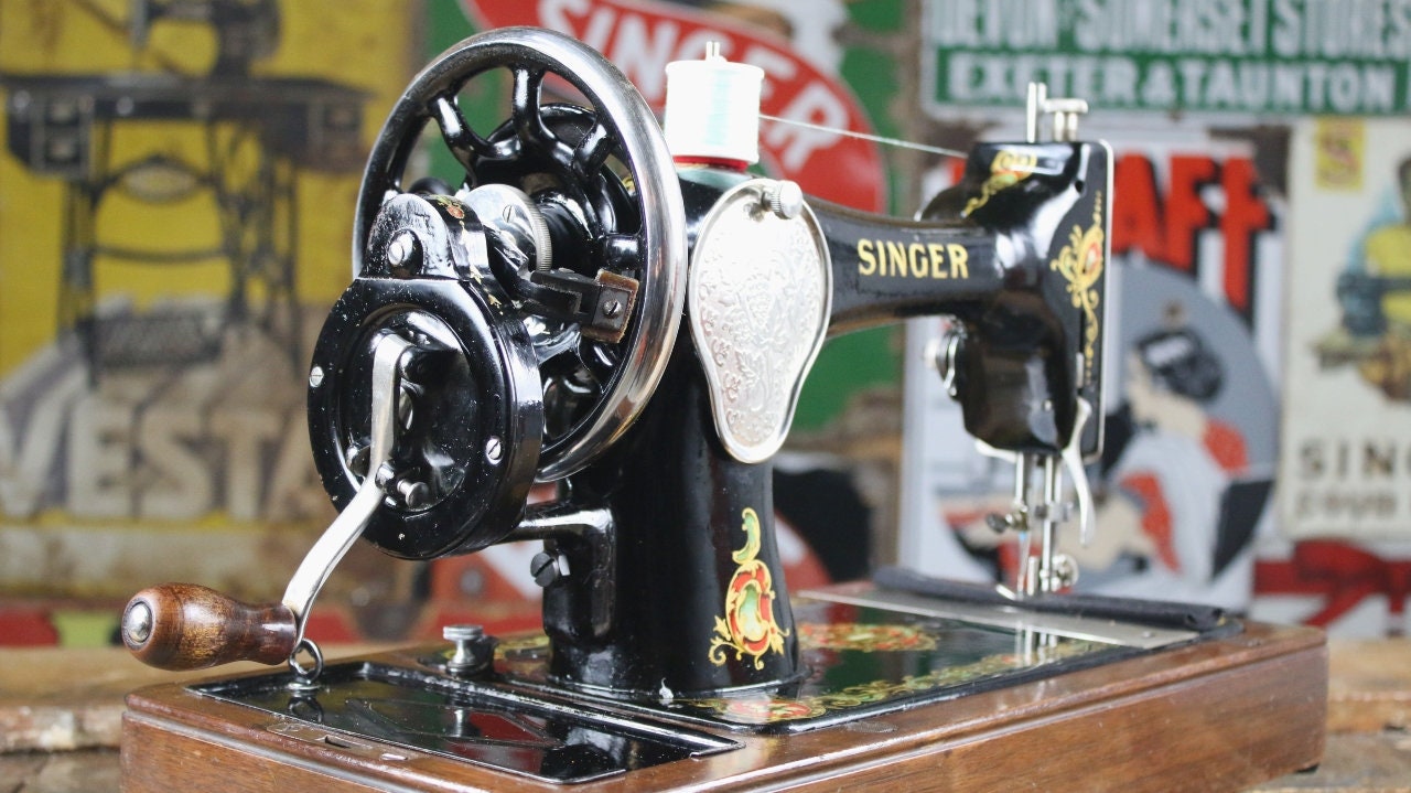 Original Bent Vintage Singer Sewing Machine in Wooden Case -  Finland