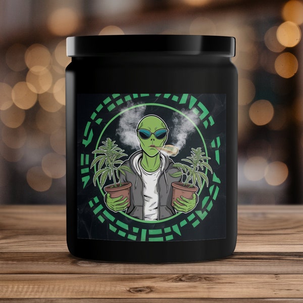 Alien Smoking Design Candle, Unique Sci-Fi Themed Decorative Aromatherapy, Handmade Home Decor, Cool Geeky Gift Idea