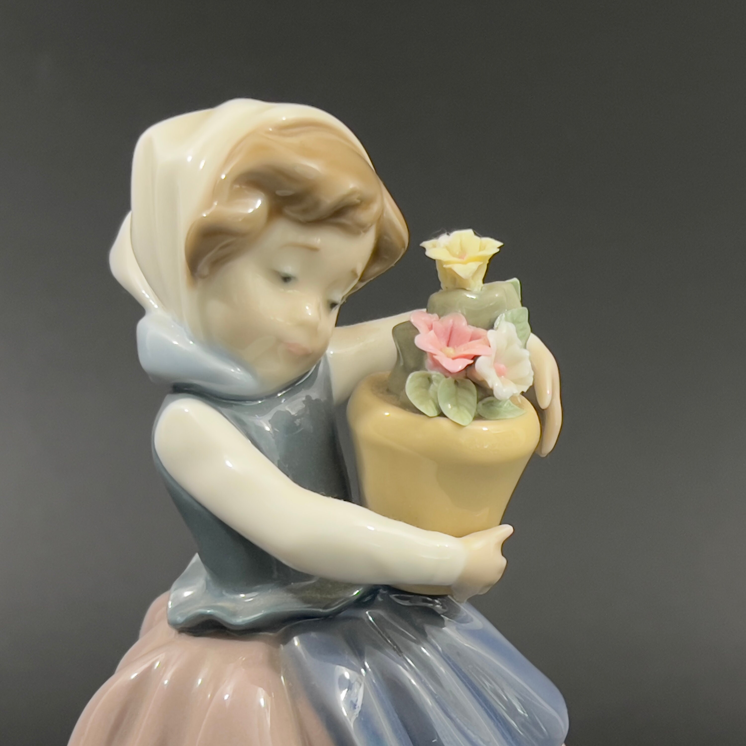 Vintage Lladro Figurine: 