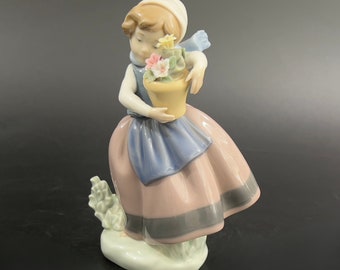 Vintage Lladro Figurine: 