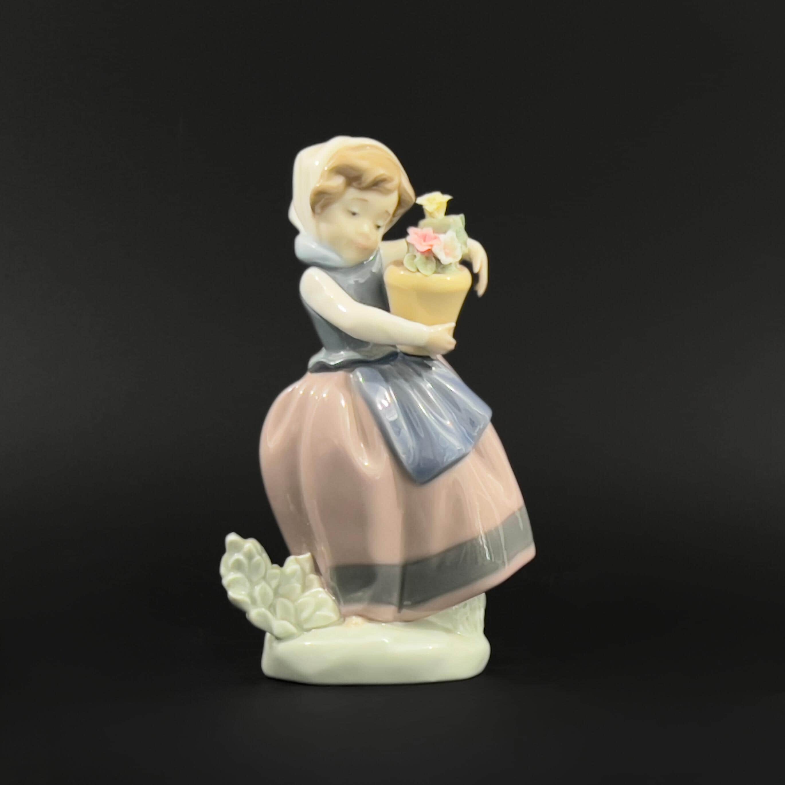 Vintage Lladro Figurine: 