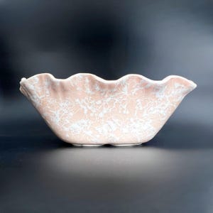 Shawnee USA Cameo Lilac Matte Planter 2505, Mid Century American Art Pottery, Vintage Shawnee Light Pink & White Ceramic Oval Ruffle Planter