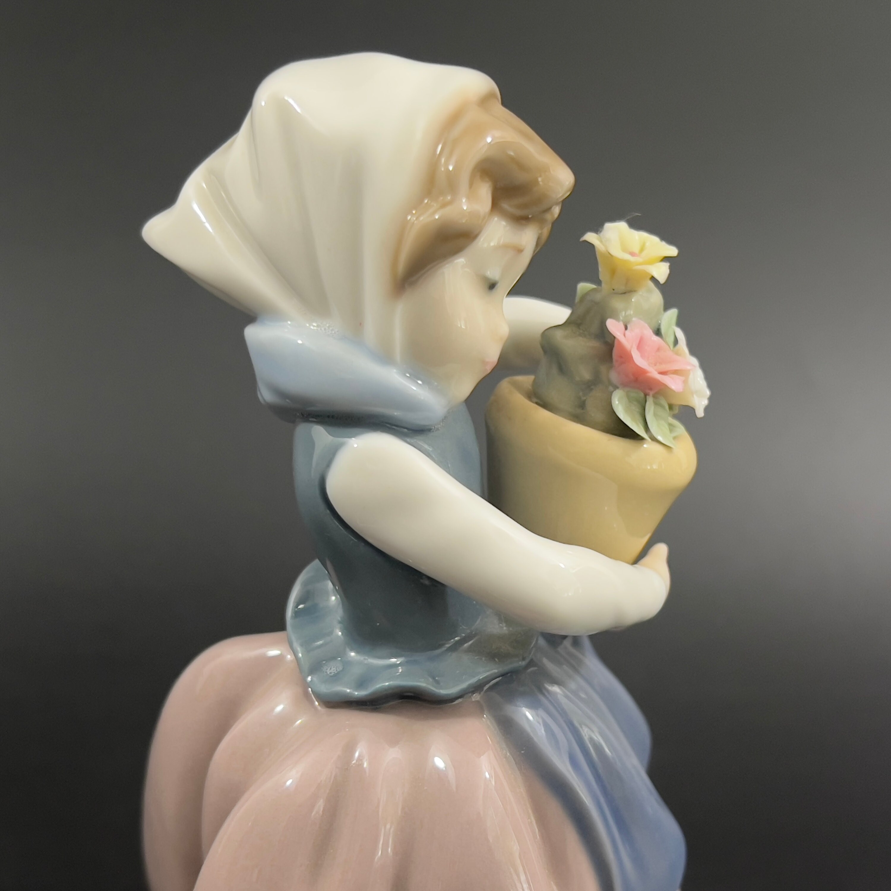 Vintage Lladro Figurine: 