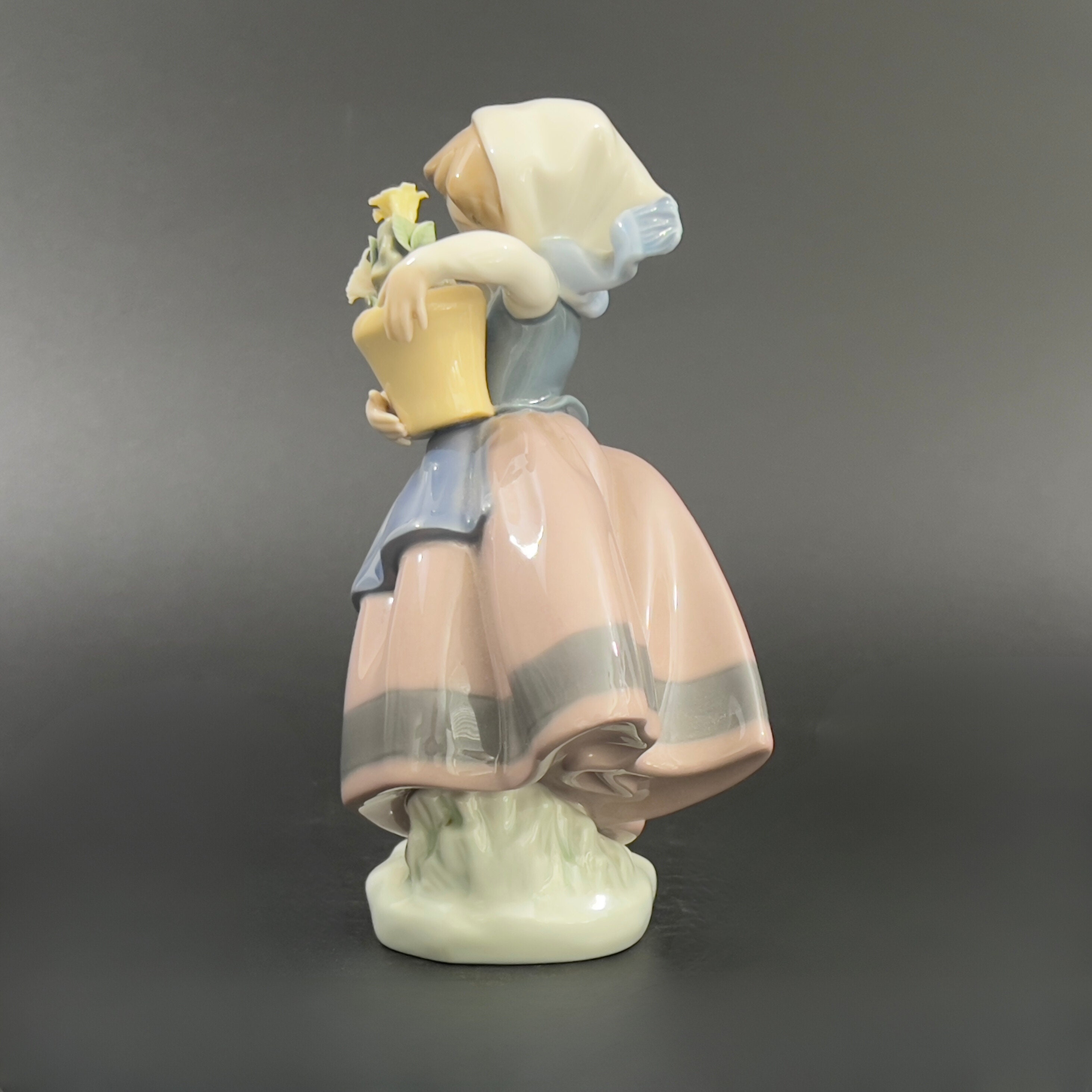 Vintage Lladro Figurine: 