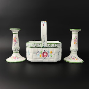 Coffret cadeau en céramique - panier et bougeoirs, poterie du Portugal peinte à la main, motif floral en céramique blanche, style jardin, décoration de centre de table