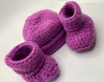 Handmade newborn hat and bootie set