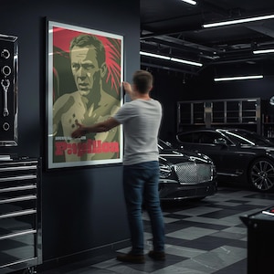 Poster tributo al tatuaggio "Papillon" di Steve McQueen | Edizione limitata | Stampa artistica di film retrò | 6 taglie | Carta opaca da 240 g/m² | Solo 50 per taglia