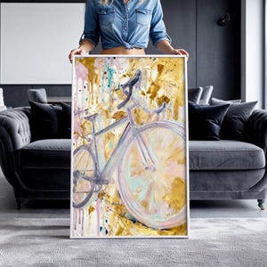 Stampa artistica su tela di bicicletta, ritratto di bicicletta da strada illuminata dal sole dorato, decorazione da parete in cotone premium da 360 g, 80x120 cm (31,5x47 pollici), decorazione astratta in oro per ciclismo