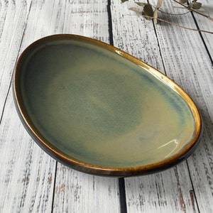 Evergreen Curved Platter in Ceramic Pottery, 25cm/10inch Oval Serving Platter, Snack Plate, Centrepiece Tray, Olive Green Handmade Tableware