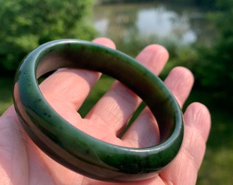 Bracelet-jonc vert foncé en jade néphrite de la Colombie-Britannique 100 % naturel, 59 mm x 17 mm, catégorie B
