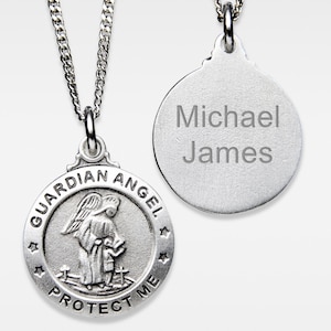 Puede incluir: Collar con colgante de plata de un &aacute;ngel de la guarda con las palabras "Guardian Angel Protect Me" y una peque&ntilde;a figura de &aacute;ngel. La parte posterior del colgante est&aacute; grabada con el nombre "Michael James".