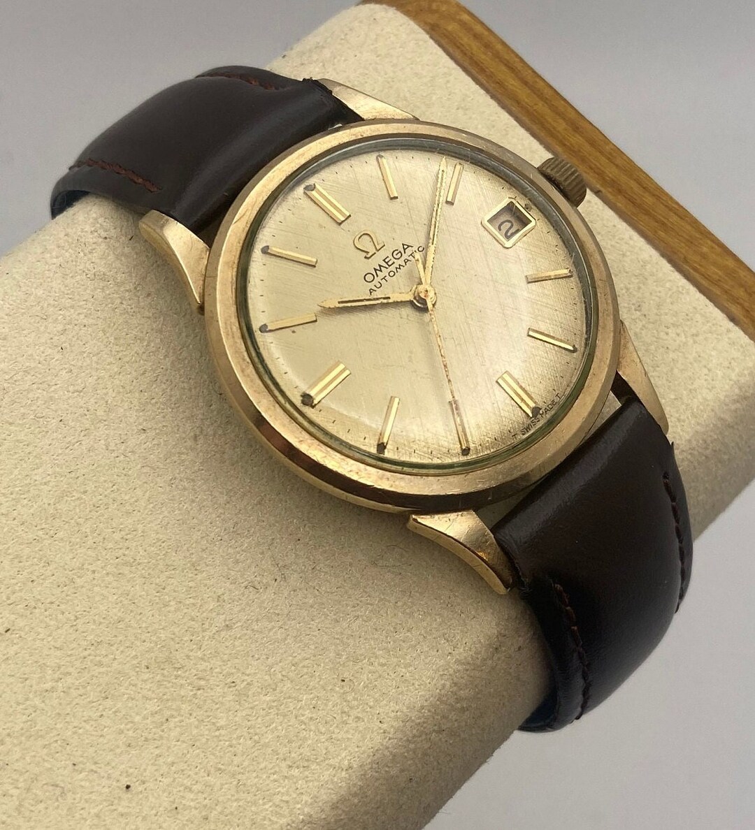 Vintage 1960s Omega Automatic Watch With Gold Linen Dial and Rare Caliber 560 Movement Etsy Canada