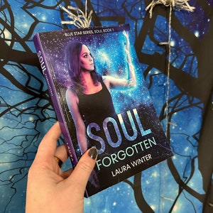 Podpisana książka w miękkiej oprawie - Soul Forgotten