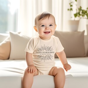 Baby Body Mockup, Baby Shirt Mockup, Print on Demand Baby Mockup, natürliche Baby Body Mockup, Baby Modell Mockup Kurzarm Baby Mock