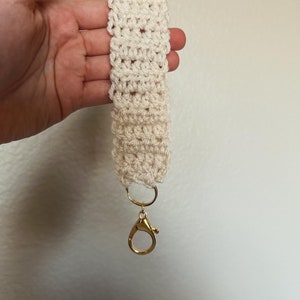 Crochet wristlet keychain