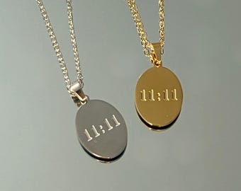 Collar con el número angelical 11:11 • Colgante chapado en PVD de oro y plata (resistente al agua)