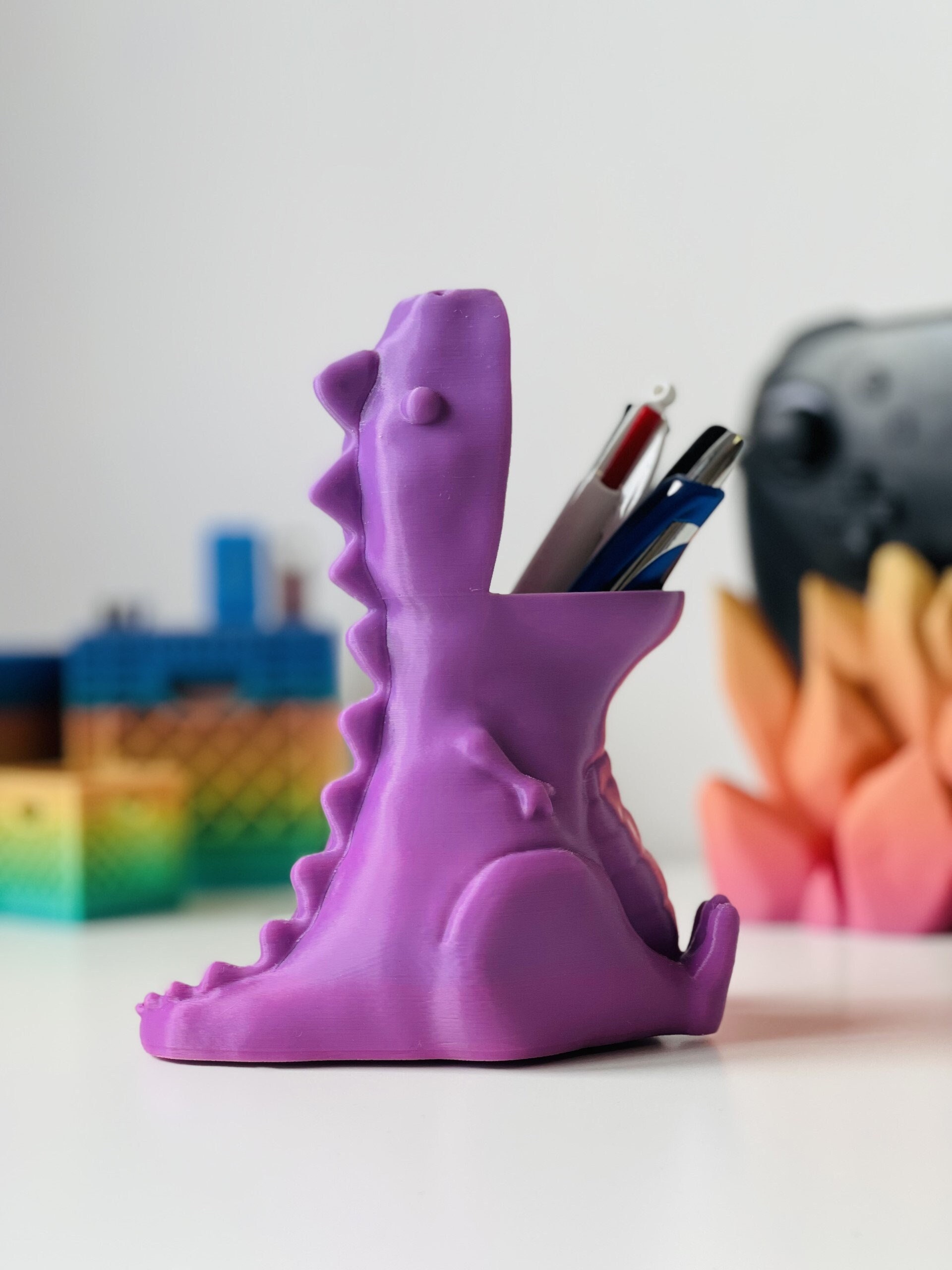 Pen Pencil Holder with Phone Stand, Coolbros Resin elephant Shaped Pen  Container Cell Phone Stand Carving Brush Scissor Holder Desk Organizer  Decoration for Office Desk Home Decorative (Dinosaur) 