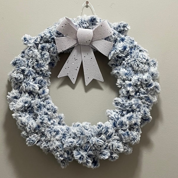 14" Blue/White Loop Yarn Wreath