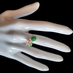 Water Lily ring. Lily Pad ring. Lotus Flower ring, Cute ring, Flower ring. Floral ring. Gift idea for her. Gift idea for girl. Gift idea.