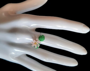 Water Lily ring. Lily Pad ring. Lotus Flower ring, Cute ring, Flower ring. Floral ring. Gift idea for her. Gift idea for girl. Gift idea.