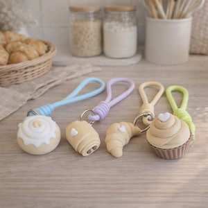 Croissant Schlüsselanhänger oder Magnet | 3D Druck Gebäck Deko | Zimtschnecke Cupcake Pain au Chocolat | Geschenk Idee Küche Kühlschrank