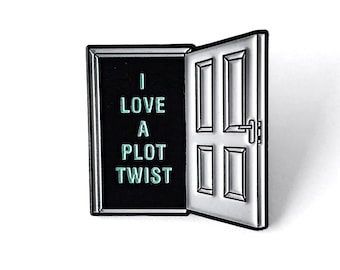 Pin esmaltado "Giro argumental": Pin de solapa literario para amantes de los libros