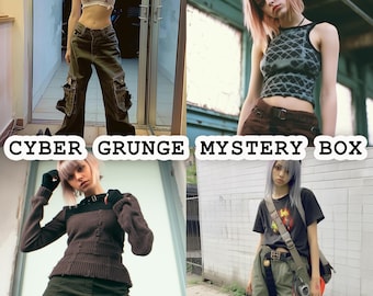 Y2K Cyber Grunge Mystery Box Thrifted Vintage Style Bundle Oversized Cargo Moda Anni '90 2000 Pinterest Styling Sorpresa Outfit Abbigliamento Regalo