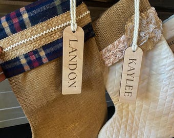Etiquettes personnalisées en bois pour bas de Noël | Etiquettes personnalisées gravées | Etiquettes pour chaussettes de Noël | Etiquettes cadeaux pour les fêtes