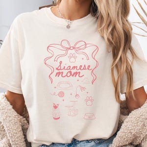 siamese cat mom shirt for mother&#39;s day gift from daughter, siamese mom birthday gift t-shirt, girlfriend gift for siamese cat lover