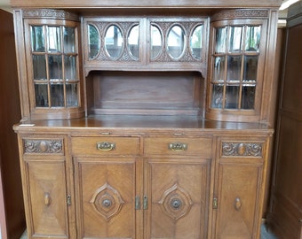Antiker Luxemburgischer Eichenholzschrank aus den 1900er Jahren
