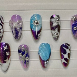 Abstract Waves Hand Painted Press On Nails: Bespoke Nail Art Kit