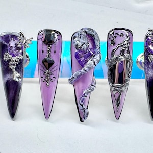 Uñas postizas pintadas a mano: Kit de uñas góticas moradas