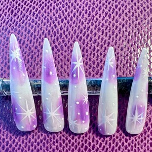 Aurora Press On Nails: Hand-Painted Star Design