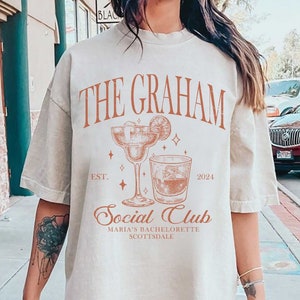 高級バチェロレッテグッズ コンフォートカラー、チャールストンのバチェロレッテシャツ、カスタムネームTシャツ、カクテルソーシャルクラブ、ブライダルパーティーシャツ、結婚式