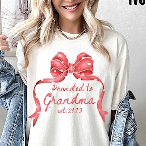 Promoted to Grandma Shirt, New Grandma Shirt, First Time Grandma, Grandma Shirt, Gender Reveal Shirt, Pregnancy Reveal Gift for Grandma