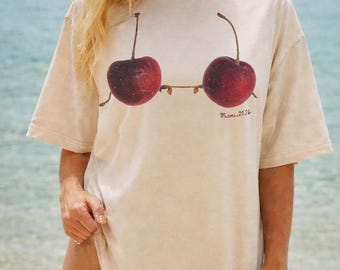 Camiseta Sassy Bikini para Despedida de Soltera: Camiseta personalizada para viaje de chicas, fin de semana de la novia, camiseta de bikini cereza, atuendo para la fiesta nupcial, camiseta para vacaciones de verano