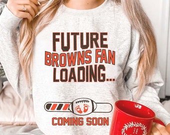 ブラウンズ・フットボール妊娠発表スウェットシャツ、クリーブランド・ファンシャツ、秋マタニティTシャツ、スポーツ性別発表クルーネック、ベビーシャワーギフト