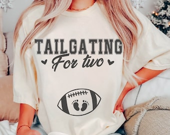 フットボール妊娠発表シャツ、二人でテールゲーティングシャツ、面白いマタニティTシャツ、フットボール性別発表ベビーシャワーギフト