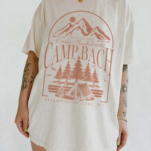 Camisa de despedida de soltera de campamento vintage, camisas de despedida de soltera de camping personalizadas, camiseta de novia de montaña al aire libre, regalos de fiesta nupcial con temática de lago retro senderismo imagen 3