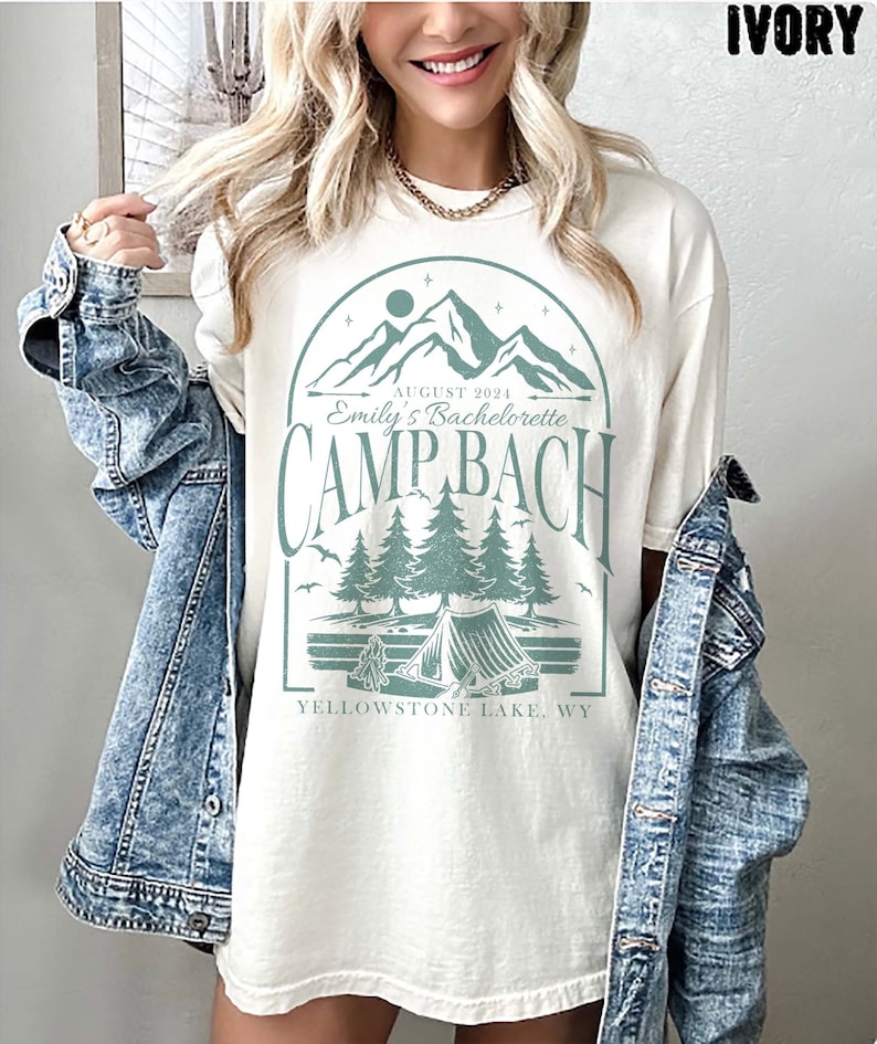 Camisa de despedida de soltera de campamento vintage, camisas de despedida de soltera de camping personalizadas, camiseta de novia de montaña al aire libre, regalos de fiesta nupcial con temática de lago retro senderismo imagen 1