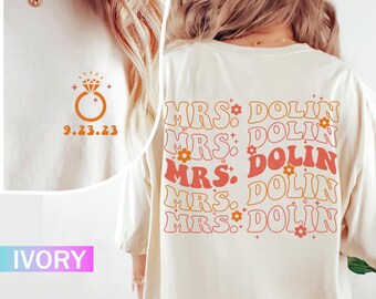 Camiseta personalizada con los colores de Mrs Comfort, camiseta personalizada con el nombre de la novia, camiseta de la futura señora, camiseta de compromiso, camiseta retro de luna de miel, regalo de boda