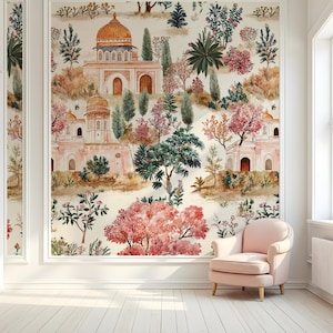 K&ouml;nnte beinhalten: Eine Aquarell-Illustration einer fantasievollen Gartenszene mit rosa und wei&szlig;en Geb&auml;uden, &uuml;ppigen gr&uuml;nen B&auml;umen und leuchtend rosa Blumen. Der Hintergrund ist in einem sanften Cremeton gehalten.