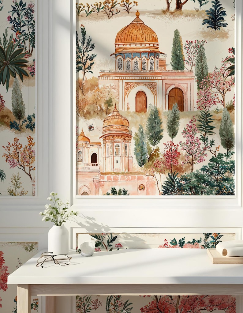 K&ouml;nnte beinhalten: Ein Aquarellbild eines rosa und wei&szlig;en Geb&auml;udes mit goldenen Kuppeln und B&ouml;gen. Das Geb&auml;ude ist von B&auml;umen und Blumen umgeben. Das Bild ist gerahmt und h&auml;ngt an einer wei&szlig;en Wand.