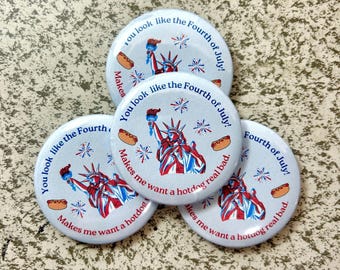 Pin o imán accesorio del 4 de julio Legally Blond "Me dan ganas de comerme un perrito caliente"