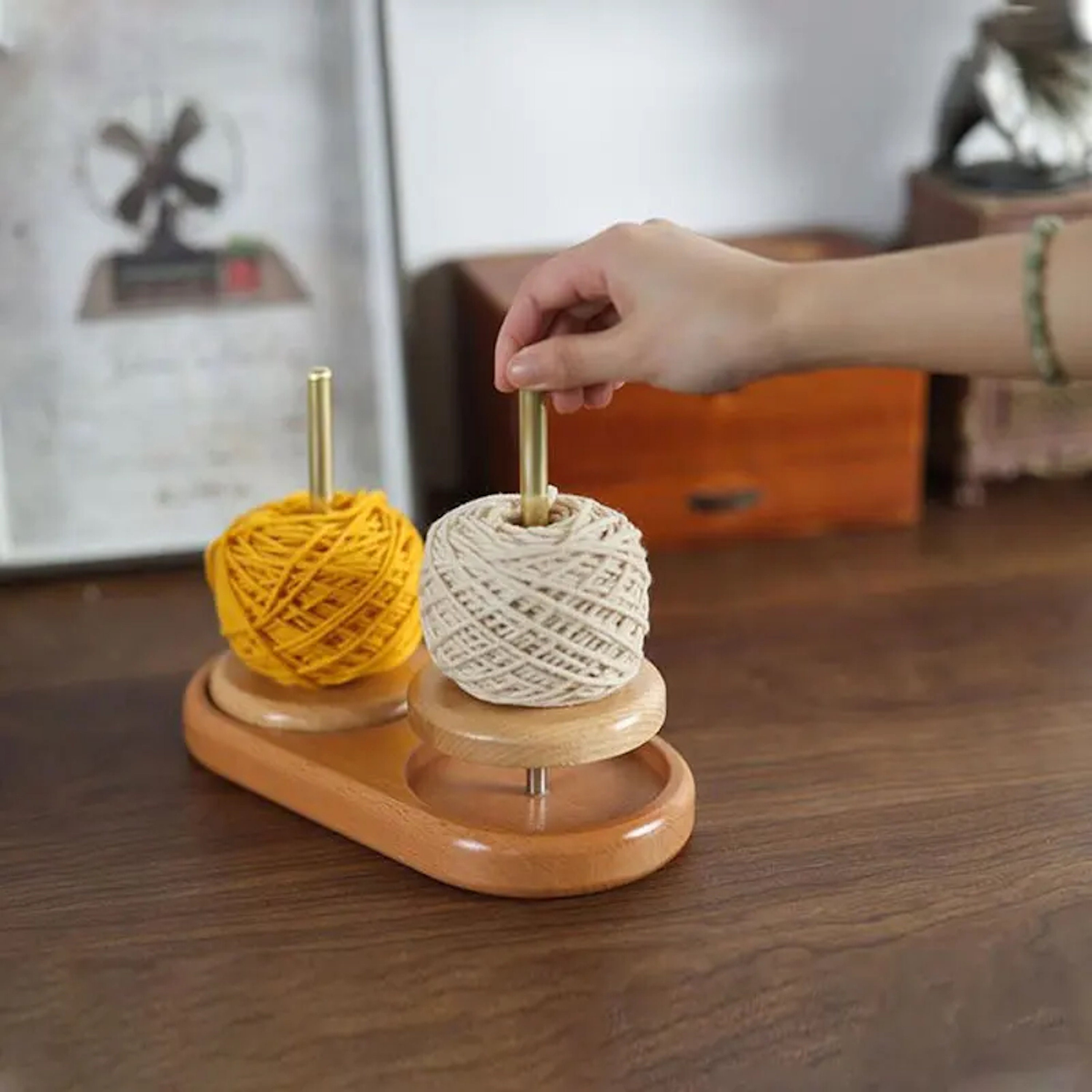  KLOOYO Yarn Holder for Crocheting, Wooden rotatable