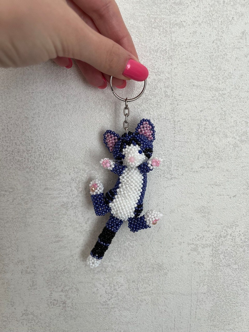 Zelfstudie kralen. Hoe maak je een pdf-patroon voor katten. Kralenpatronen van een sleutelhanger met kralen. Kralen dierendecor Kat met kralen Dier met kralen afbeelding 4